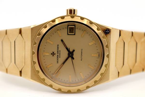 222 in Yellowgold | Ref. 46003|411 | NOS | Box and Certificate